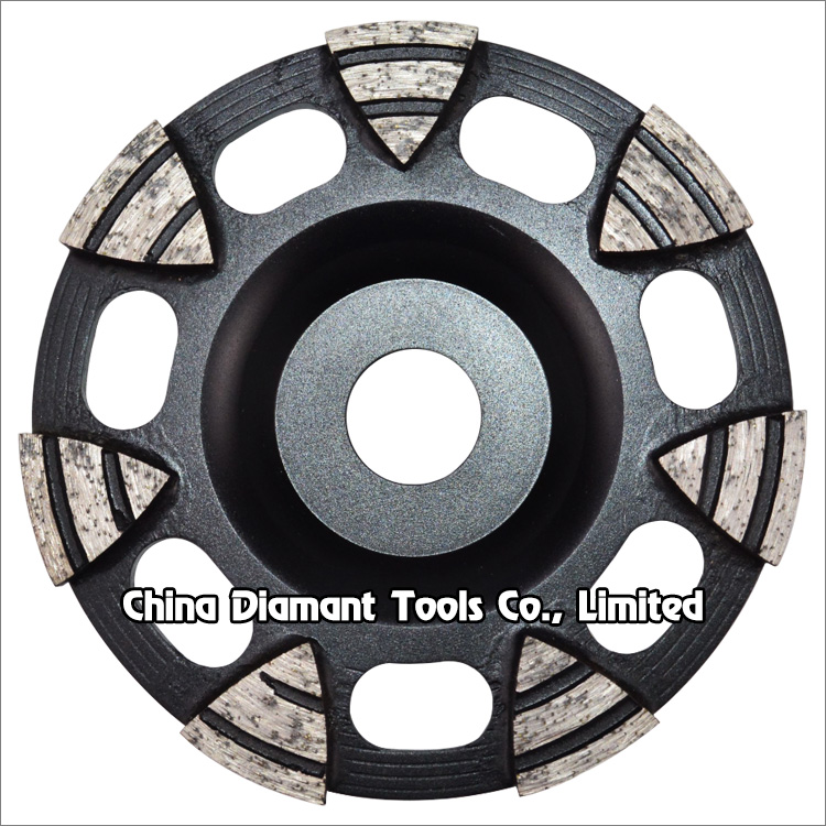 Diamond grinding cup wheels for concrete - triangular segments with grooves
