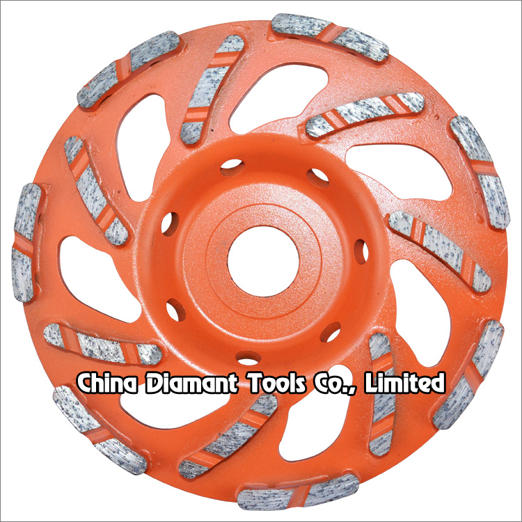 Diamond grinding cup wheels for concrete - curved segments with grooves
